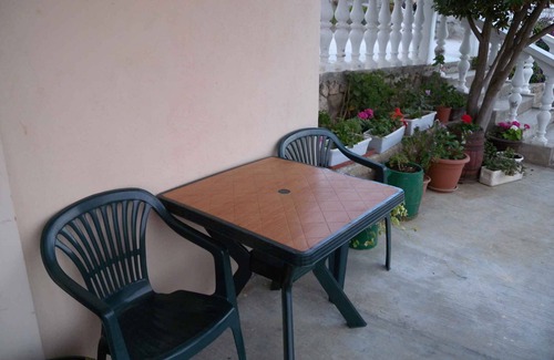 Rtina Apartment | Holiday apartment in a small town with sea view