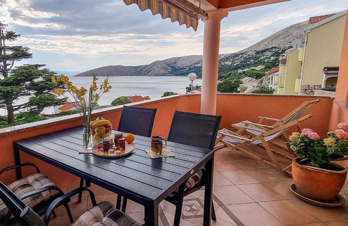 Stara Baska Apartment | Holiday apartment mit Terrasse und Meerblick