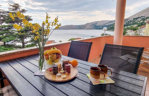 Stara Baska Apartment | Holiday apartment mit Terrasse und Meerblick