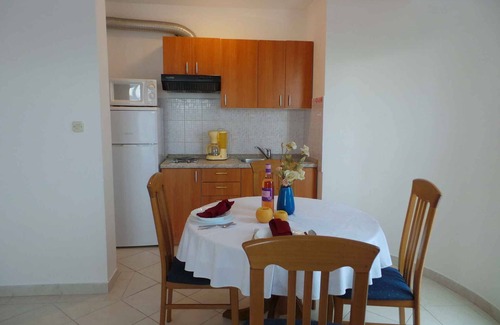Nin Apartment | Holiday apartment mit Balkon und Grill