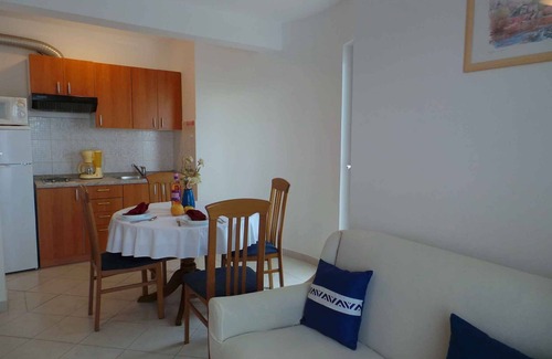 Nin Apartment | Holiday apartment mit Balkon und Grill