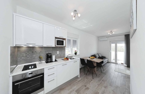Seline Apartment | Holiday apartment mit Klimaanlage und Pool