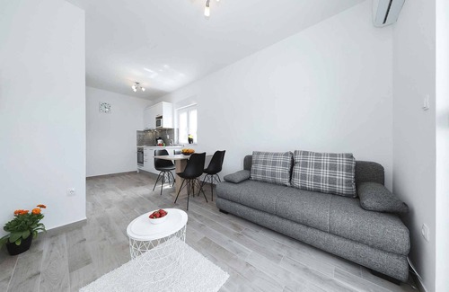 Seline Apartment | Holiday apartment mit Klimaanlage und Pool