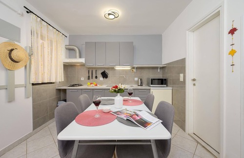 Stinjan Apartment | Holiday apartment Pula for 1 - 4 persons with 2 bedrooms - Holiday apartment in one or multi-family