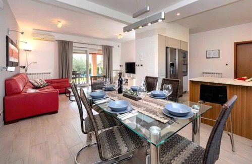 Kosinozici Apartment | Holiday apartment with pool