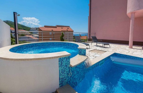 Klenovica Apartment | Holiday apartment with pool
