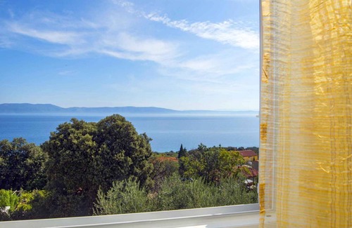 Ravni Apartment | Holiday apartment with balcony and sea view