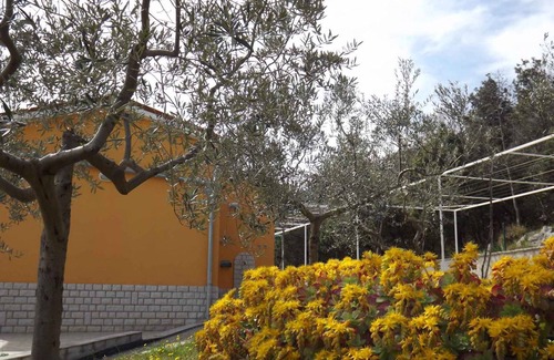 Ravni Apartment | Holiday apartment with terrace, balcony and sea view