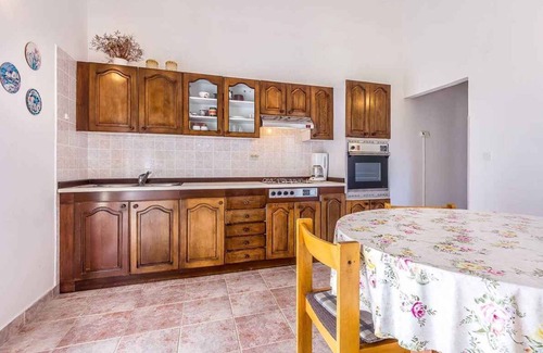 Pomer Apartment | Holiday apartment with air conditioning