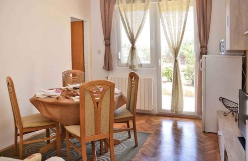 Banjole Apartment | Holiday apartment with terrace and air conditioning
