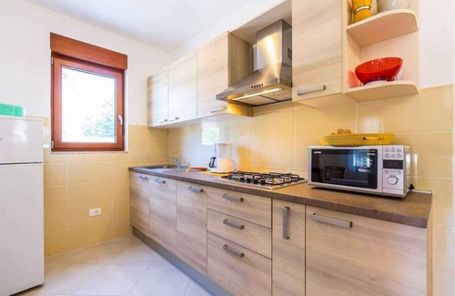 Banjole Apartment | Holiday apartment with air conditioning and barbecue