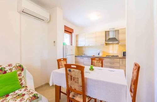Banjole Apartment | Holiday apartment with air conditioning and barbecue