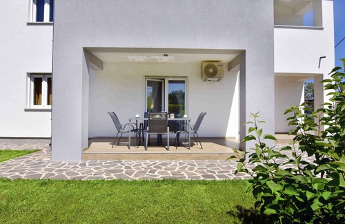 Cepljani Apartment | Holiday apartment with swimming pool in a quiet neighbourhood