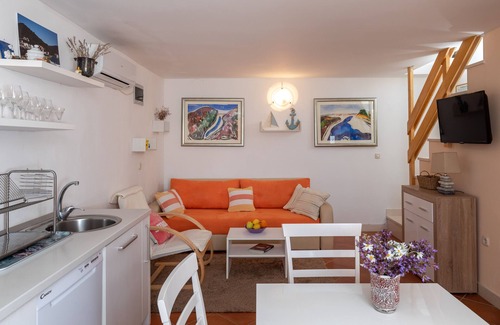 Hodilje House | Holiday Home Anima Maris- Duplex Two Bedroom Holiday Home with Terrace and Sea View