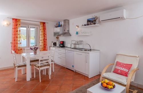 Hodilje House | Holiday Home Anima Maris- Duplex Two Bedroom Holiday Home with Terrace and Sea View