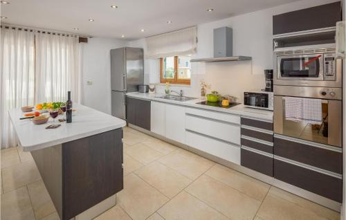 Baredine House | Holiday Home Baredine Bb Iv