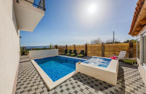 Kastel Stari House | Holiday Home Chester with Heated Pool