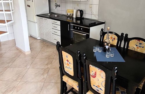Hodilje House | Holiday Home Gea - Three Bedroom Holiday Home with Terrace and Partial Sea View