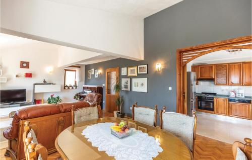 Imotski House | Holiday Home Imotski With Outdoor Swimming Pool 320