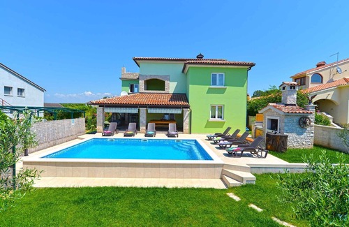 Galizana House | Holiday home in a quiet location with an outdoor pool