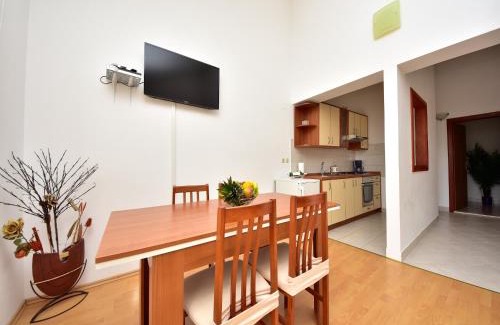 Krusevo House | Holiday Home in Krusevo with Garden & BBQ