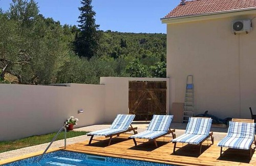 Dol House | Holiday home Ivana, (13641), Stari Grad, hr