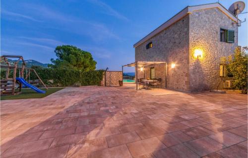 Kremena House | Holiday Home Kremena 72 With Outdoor Swimmingpool