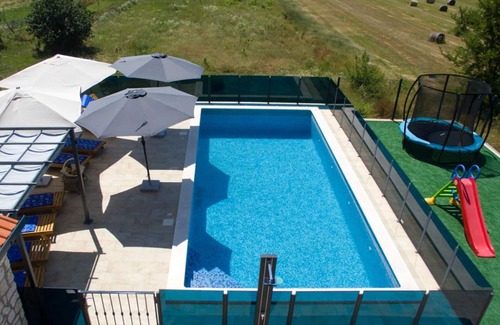 Cavoglave House | Holiday Home Marana - Five Bedroom Holiday Home