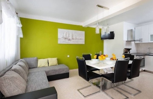 Vinisce House | Holiday home Marin, (14536), Vinišce, hr