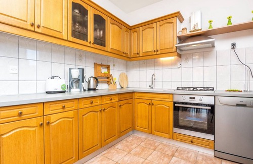 Pirovac House | Holiday Home Marinela - Four Bedroom Holiday Home with Swimming Pool