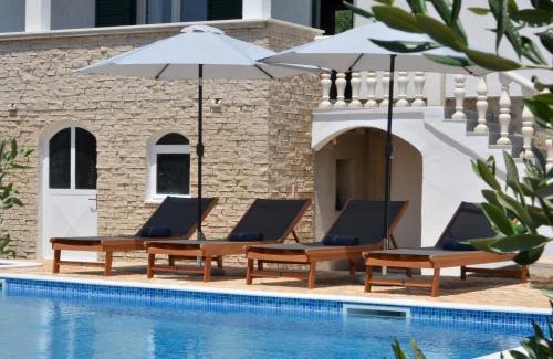 Kastel Sucurac House | Holiday Home Nevera