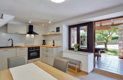 Orihi House | Holiday home Orihi * 2000 m2 fenced garden, covered terrace, BBQ