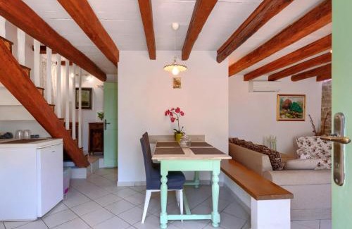 Kastelir House | Holiday Home Pinia II by Interhome
