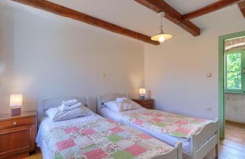 Kastelir House | Holiday Home Pinia II by Interhome