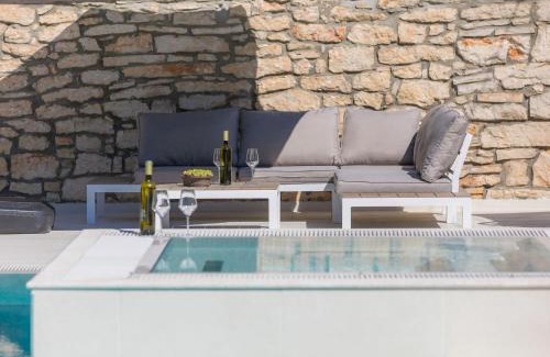 Cepljani House | Holiday Home Villa Mala by Interhome
