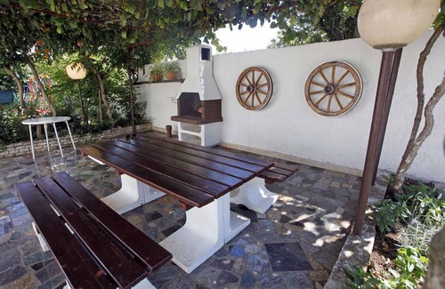 Manjadvorci House | Holiday home with air conditioning