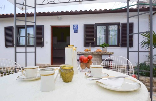 Manjadvorci House | Holiday home with air conditioning