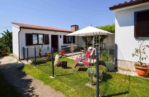 Manjadvorci House | Holiday home with air conditioning