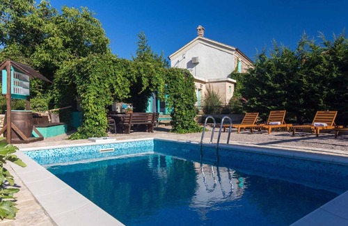 Rasopasno House | Holiday home with air conditioning, Internet and outdoor pool