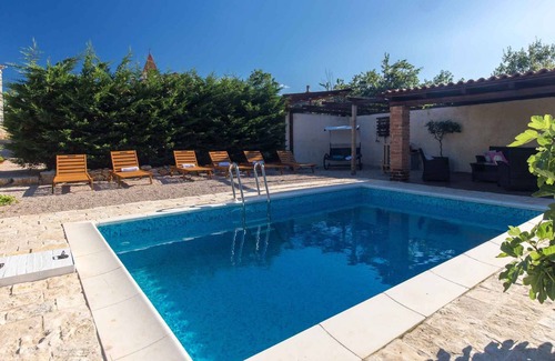 Rasopasno House | Holiday home with air conditioning, Internet and outdoor pool