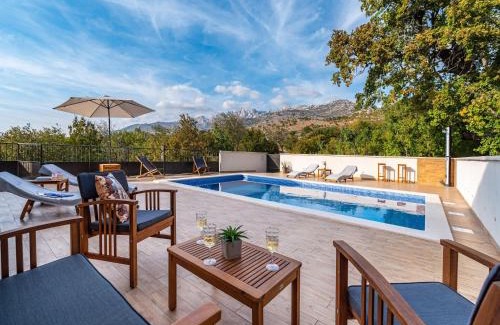 Obrovac House | Holiday Home Zaton with Pool near River Canyon