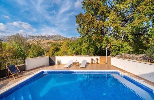 Obrovac House | Holiday Home Zaton with Pool near River Canyon