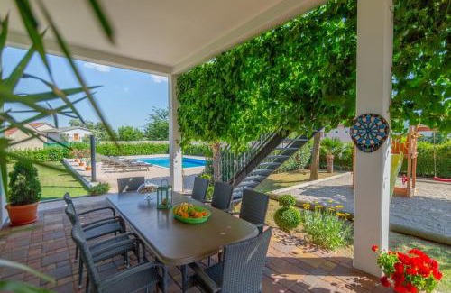 Prolozac House | Holiday house Anetta with 5 bedrooms