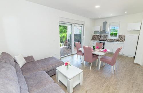 Prolozac House | Holiday house Anetta with 5 bedrooms