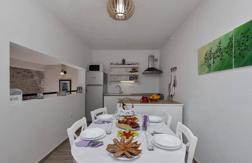 Tucepi House | Holiday house Gornje Tučepi for 1 - 5 persons with 2 bedrooms - Holiday house