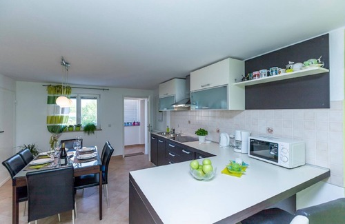 Hreljici House | Holiday house Hreljici for 1 - 6 persons with 2 bedrooms - Row house
