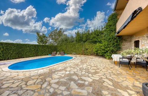 Sveti Lovrec House | Holiday house Marinela with Private Pool and Fenced Garden
