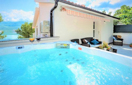 Donji Karin Villa | Holiday house VILLA ROSE * on the beach