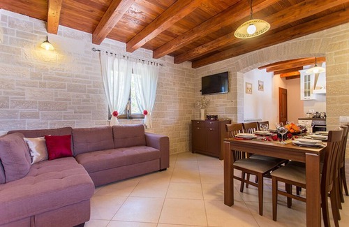 Bicici House | Holiday house with a private swimming pool and garden