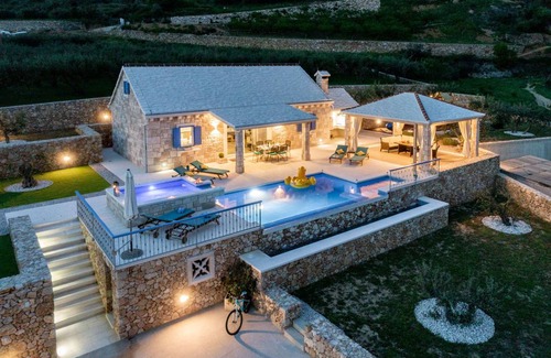 Bol House | House ∙ 3 bedrooms ∙ 6 guests